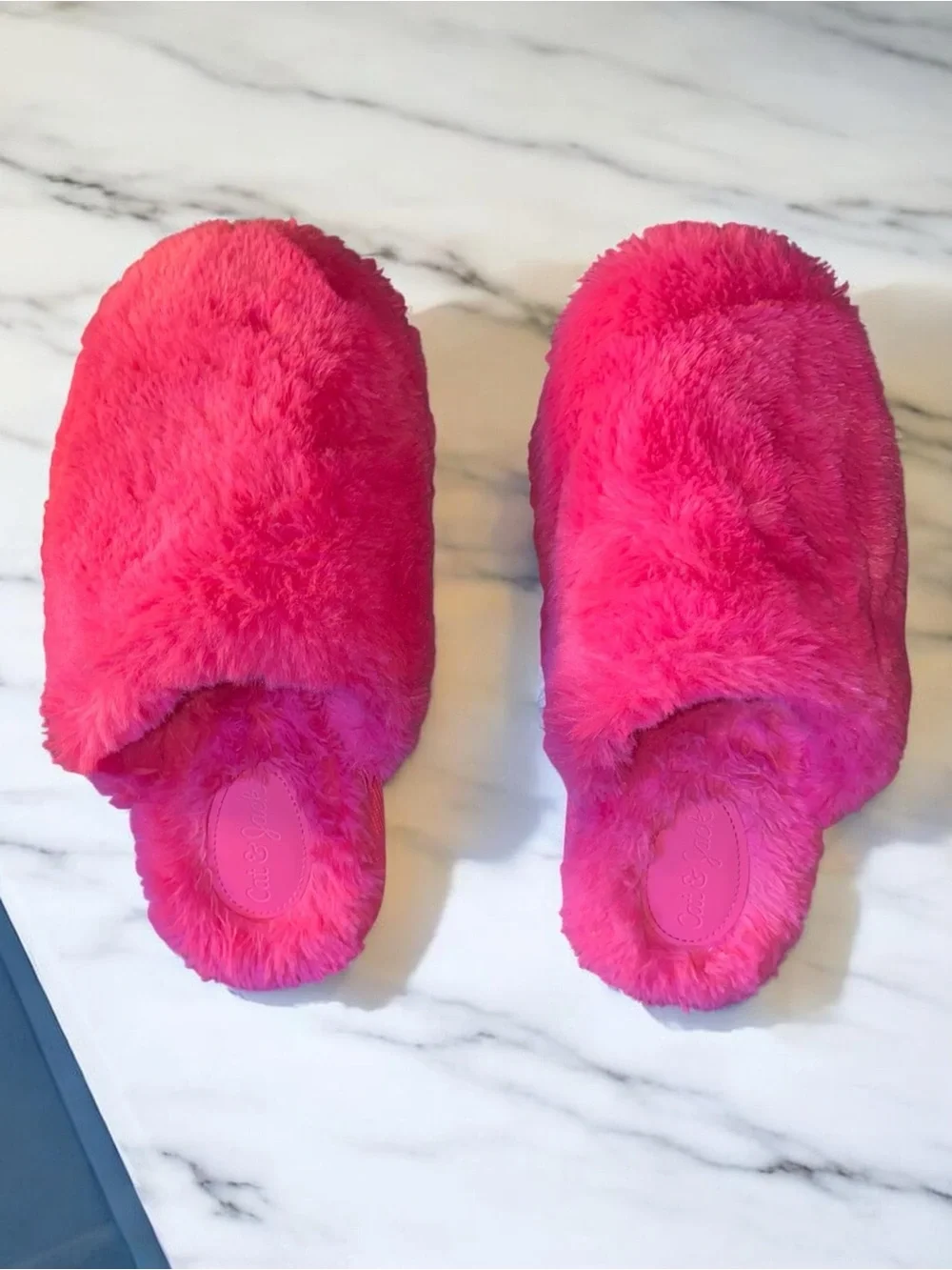 Cat & Jack Girls Neon Pink Faux Fur Slippers Size M 2/3